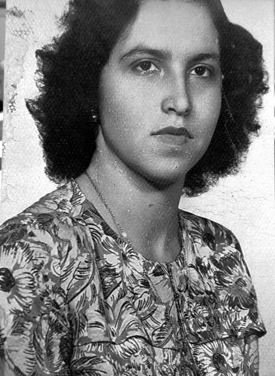 1955-10_Esthela.2-10.cesar.jpg
