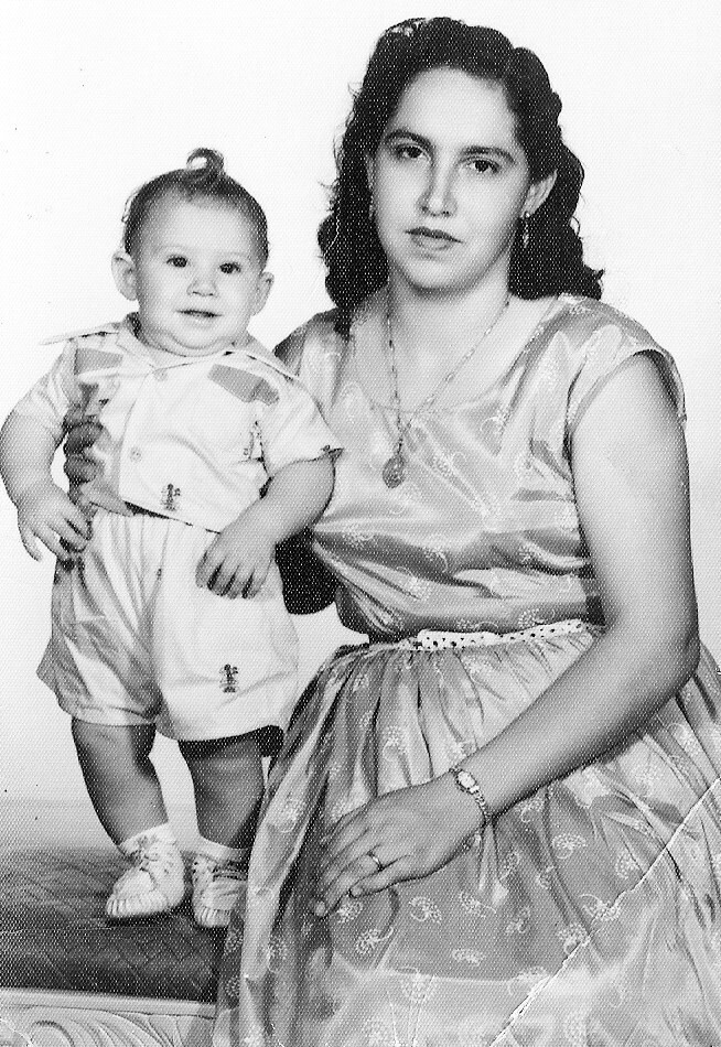 1956-08_Esthela-Baro.10308083_10152778075469190_8432178658980103273_n.jpg