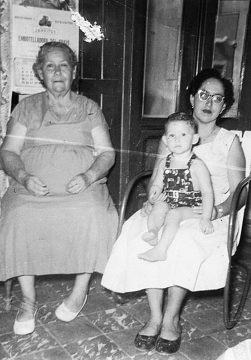 1957-03_AbuelitaVickie-EsthelaCasas-BaronioGarcia_mty.fbAlmaRosa.jpg