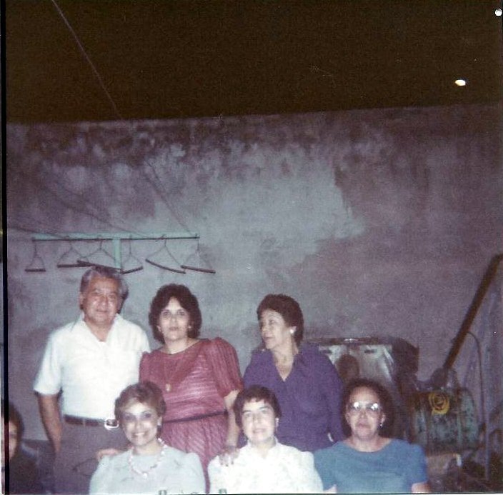 1984-10-04_EstelaFam.jpg